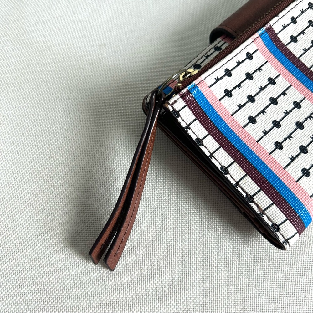 Pattern Fossil Tab Wallet - Picture 9 of 14